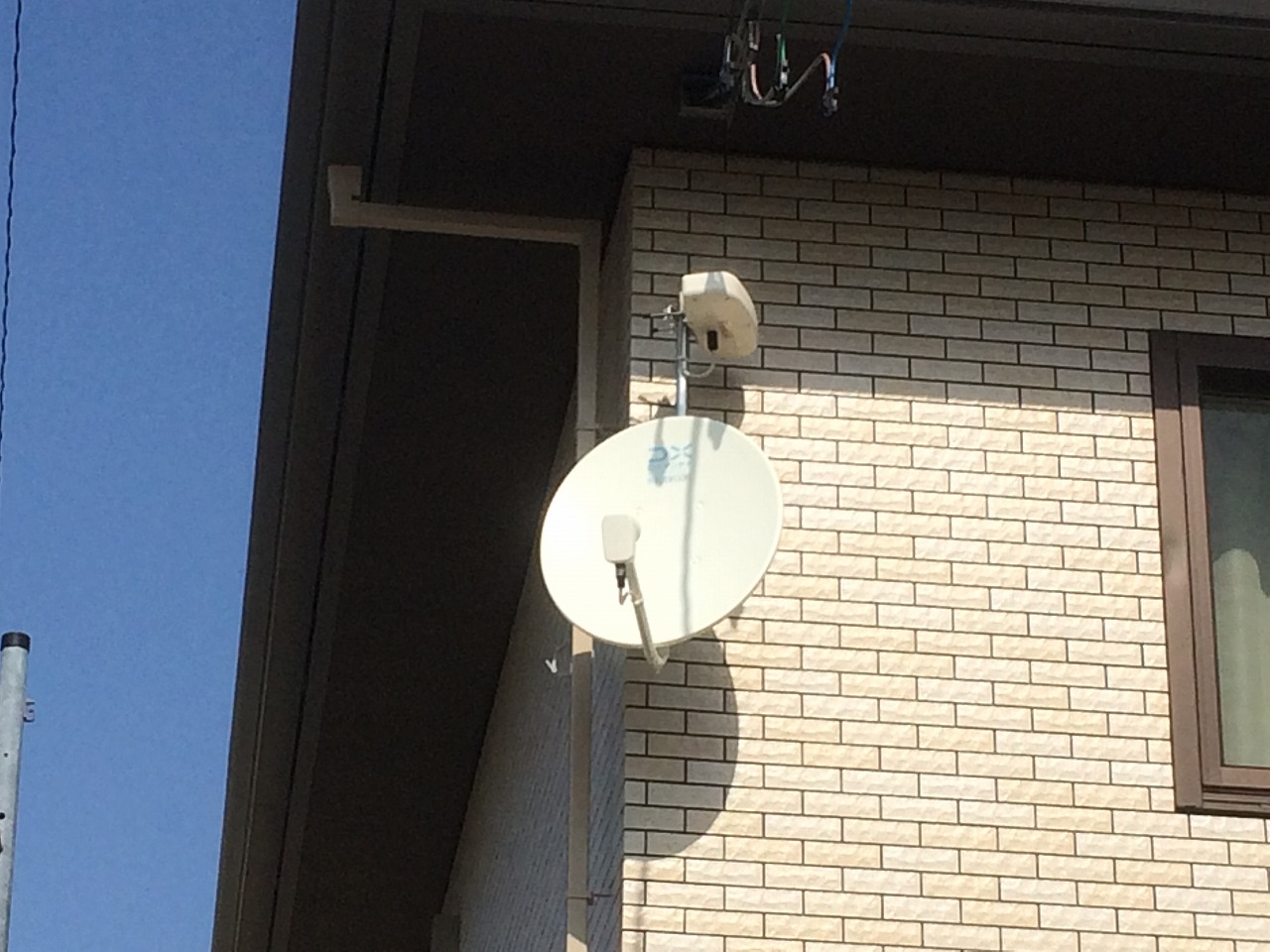 タイル外壁に4K8K・地上波テレビアンテナ工事：岩倉市の新築住宅 - スターアンテナ