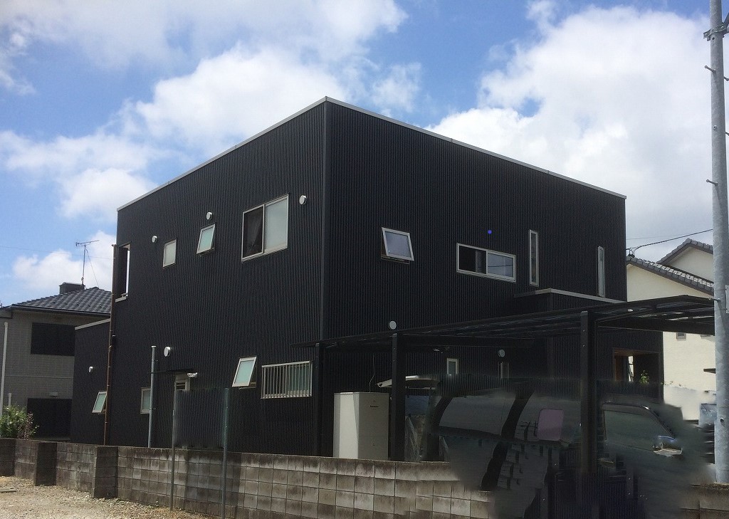 岐阜県岐阜市の新築に黒いアンテナを設置