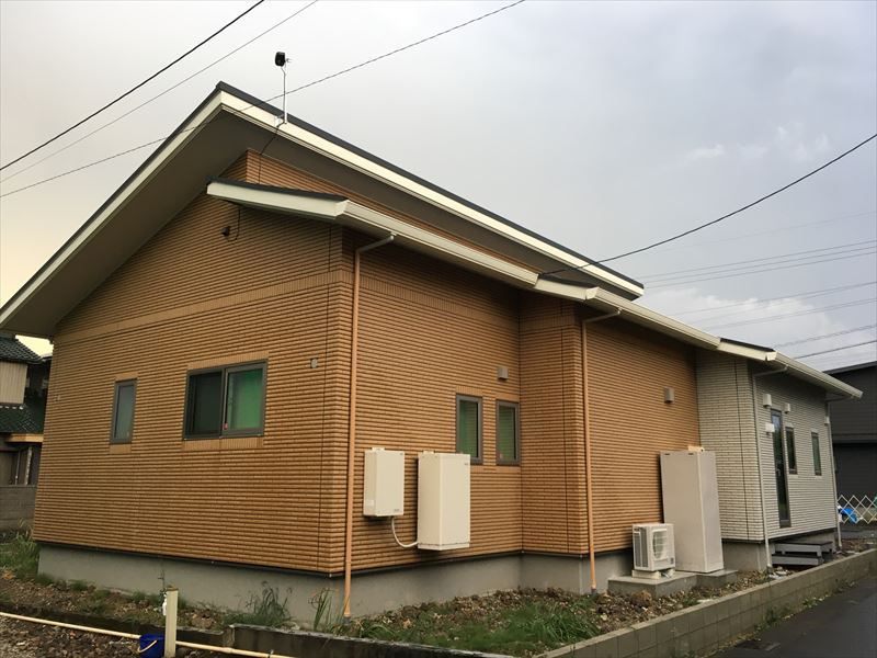 扶桑町のタイル外壁平屋新築に小型デザインアンテナ取付工事