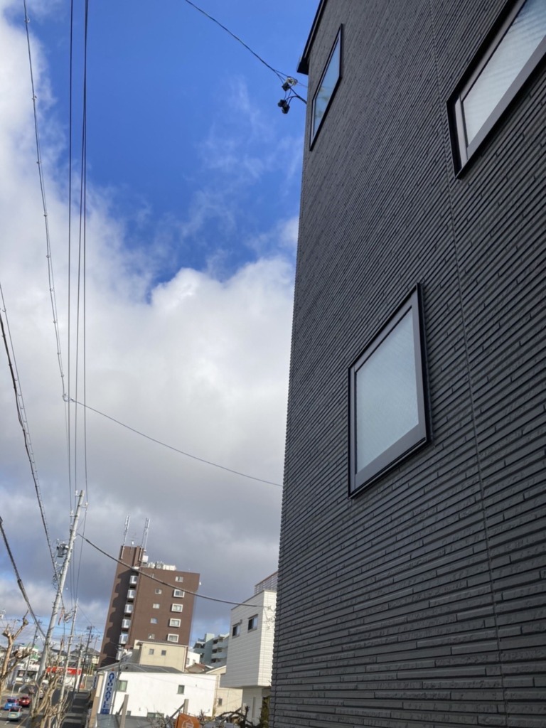 名古屋市天白区の新築にブラック仕様のデザイアンテナ壁面取り付け工事