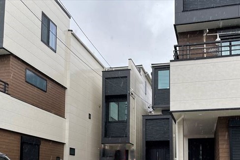 名古屋市南区の3階建て新築住宅に小型デザインアンテナ壁面取り付け工事