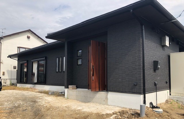稲沢市の光回線仕様の新築平屋住宅での地上波デジタル放送アンテナ取り付け工事