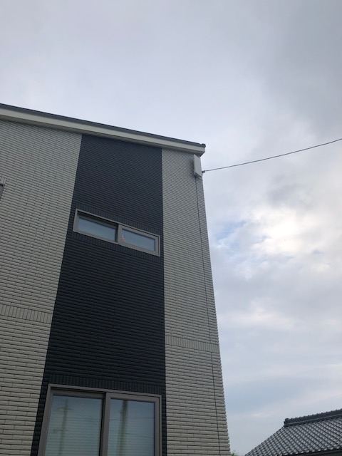 羽島市のタイル外壁新築にデザインアンテナ壁面取り付け工事