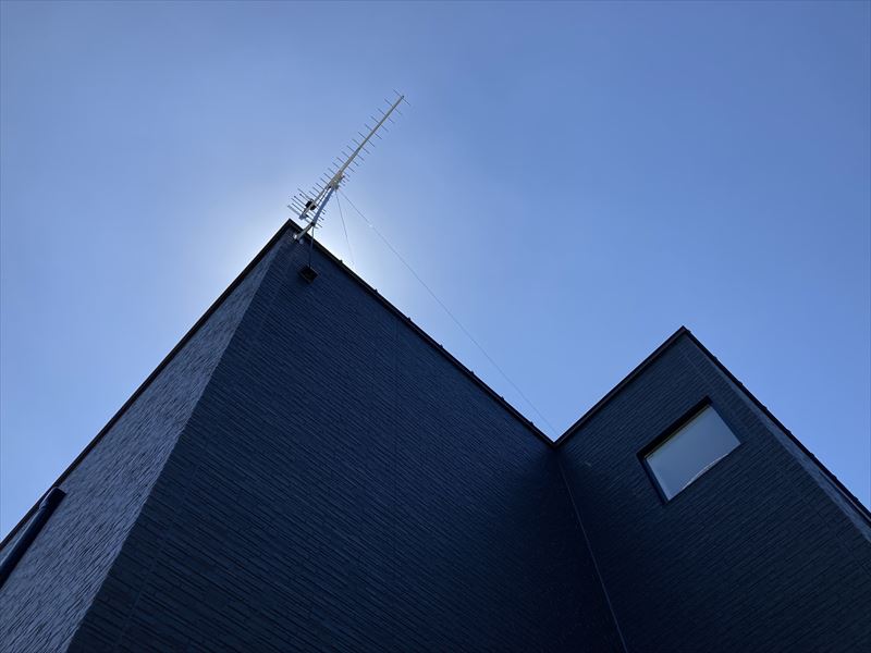 半田市の太陽光パネルがある新築での地上波デジタル放送アンテナ取り付け工事