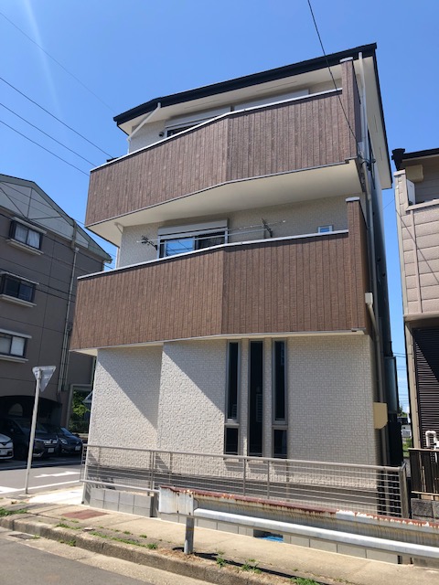 北名古屋市の3階建て新築に小型デザインアンテナ壁面取り付け工工事