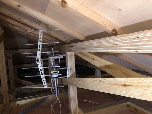 扶桑町の新築でアンテナ配線が来ていない屋根裏での地デジアンテナ取り付け工事