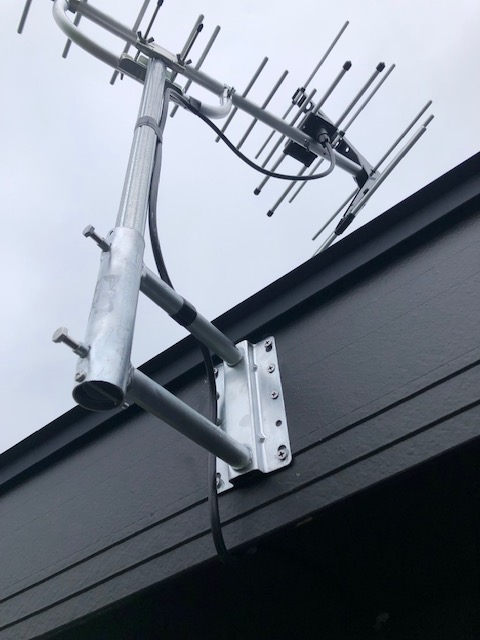 岐阜市の山間部にある新築での地上波デジタル放送アンテナ取り付け工事