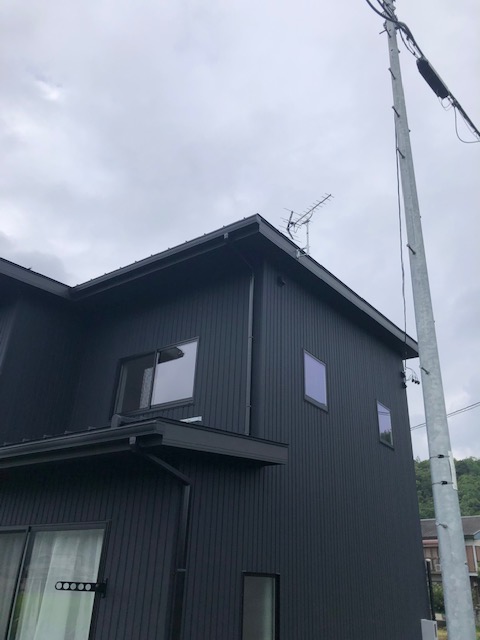 岐阜市の山間部にある新築での地上波デジタル放送アンテナ取り付け工事