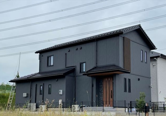 名古屋市守山区の新築でブラック仕様のデザインアンテナ壁面取り付け工事
