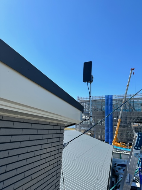 羽島市のタイル外壁の新築平屋に地デジとBSアンテナ取り付け工事