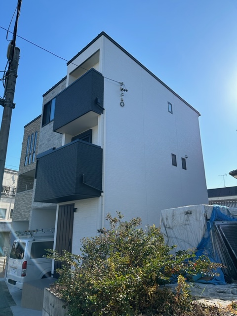名古屋市天白区一つ山の3階建て新築に4K8K対応BSと小型地デジアンテナ取り付け工事
