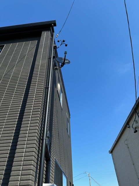江南市松竹町の新築で4K8K対応BSとデザインアンテナ壁面取り付け工事
