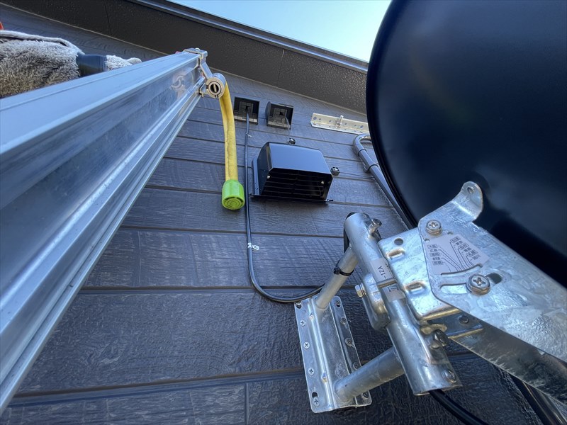 知立市牛田町の太陽光パネルがある光仕様の新築でのテレビアンテナ設置工事