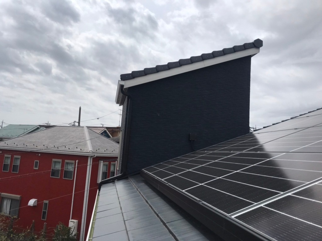 綾瀬市寺尾釜田の太陽光パネルがある新築でのデザインアンテナ工事