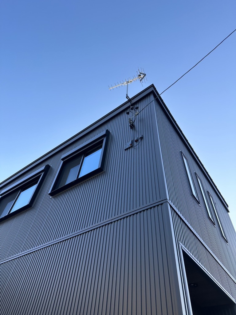 名古屋市緑区潮見が丘のガルバリウム外壁新築で八木式アンテナ工事