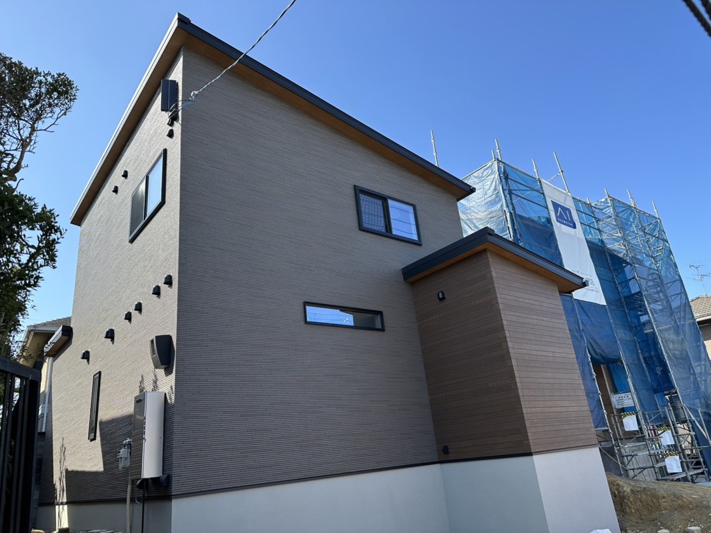 大阪狭山市西山台の新築にデザインアンテナ壁面取り付け工事