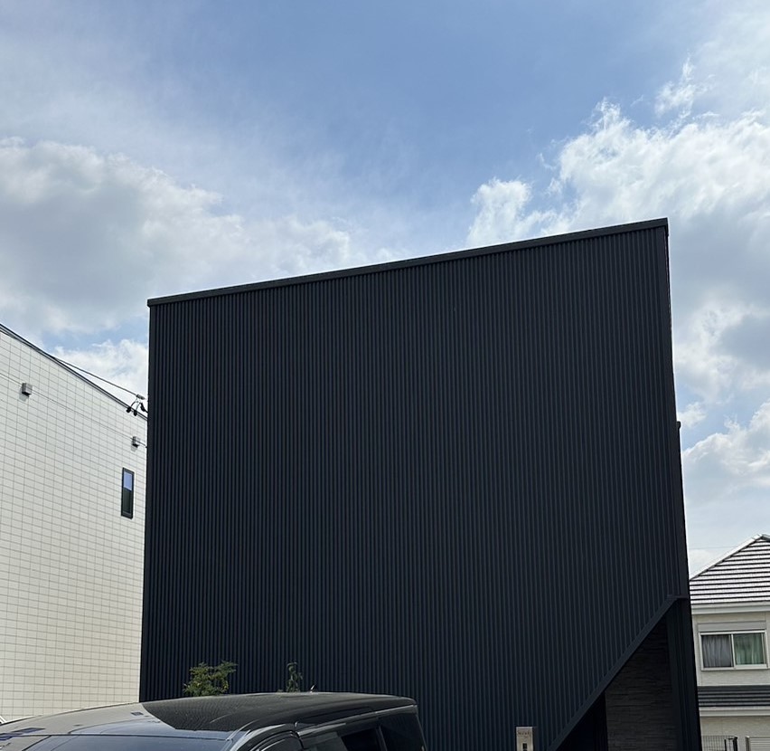 所沢市久米のガルバリウム外壁での新築デザインアンテナ工事