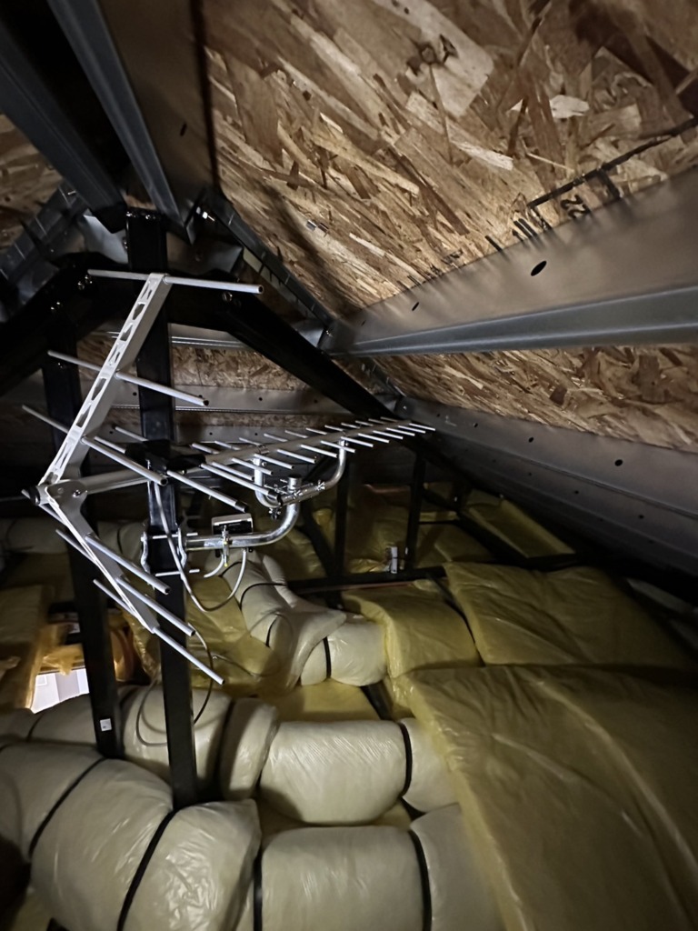 員弁郡東員町北大社の新築で台風でも安心の屋根裏アンテナ取り付け工事