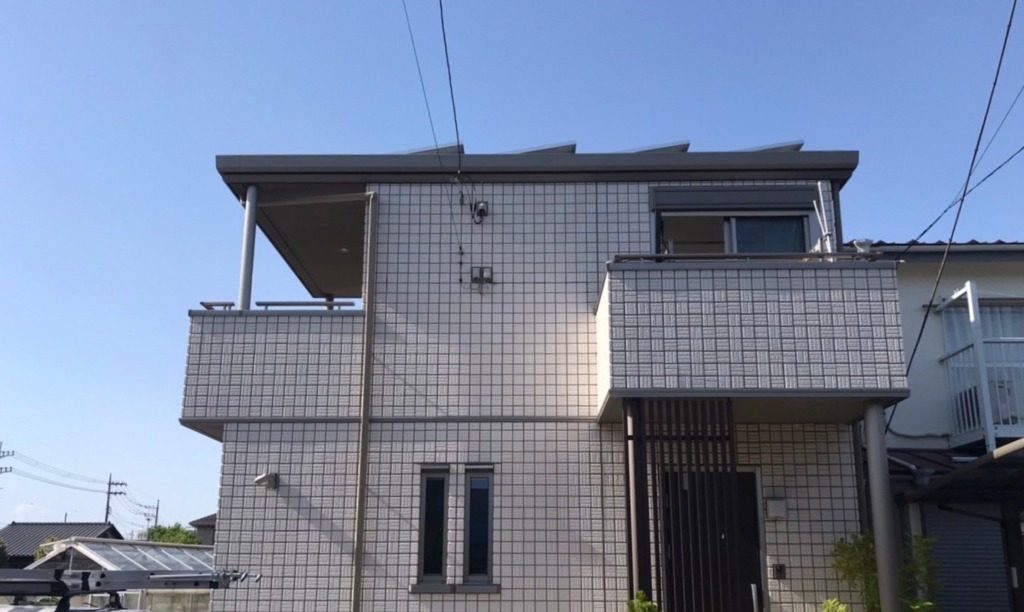 茅ヶ崎市本宿町のタイル外壁住宅で光テレビからデザインアンテナへの切り替え工事