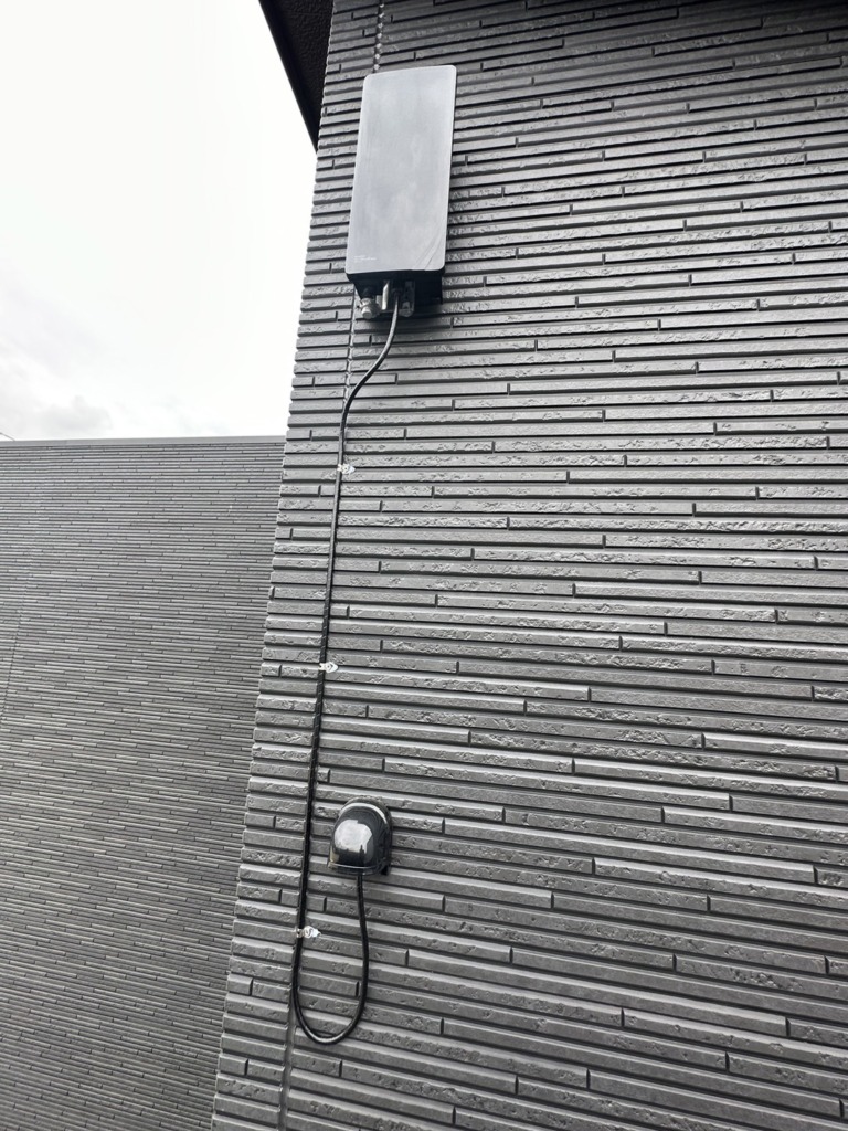 京都市南区久世築山町の新築にお洒落なデザインアンテナ壁面工事
