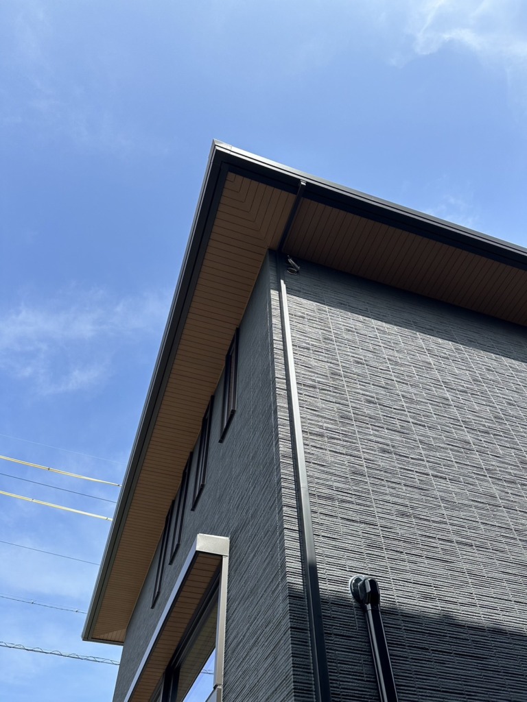静岡市葵区与一の新築にスタイリッシュなデザインアンテナ壁面工事