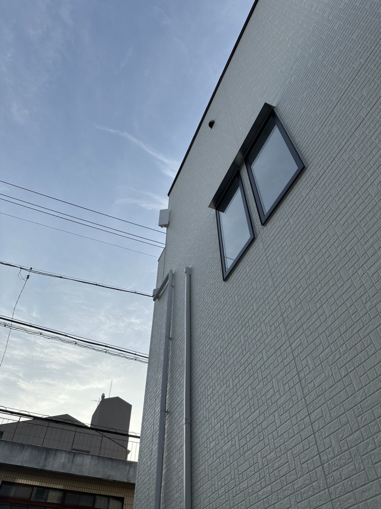 静岡市葵区横田町の3階建て新築でデザインアンテナ壁面工事