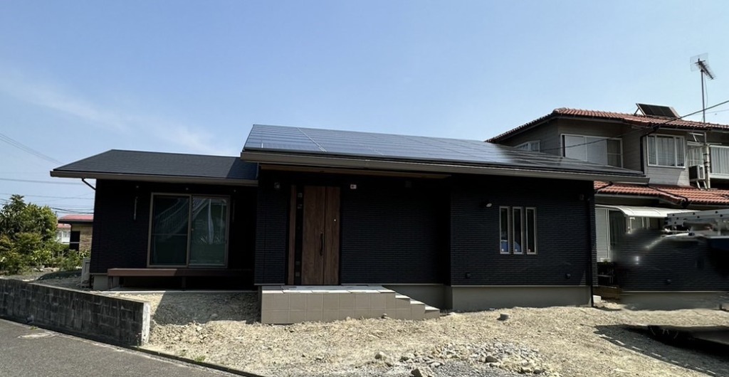 桑名市西正和台の太陽光パネルがある平屋新築で災害に強い屋根裏アンテナ工事