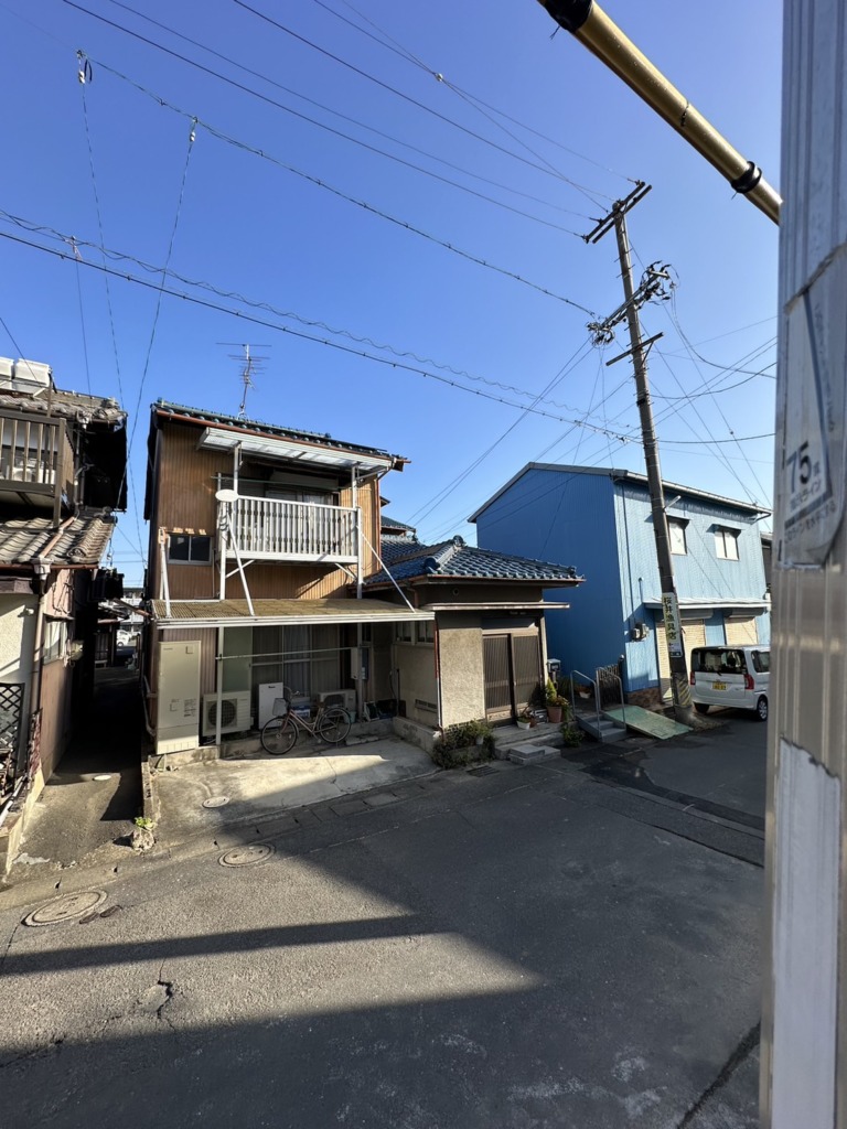 桑名市内堀の屋根裏がとても狭い新築におけるアンテナ工事