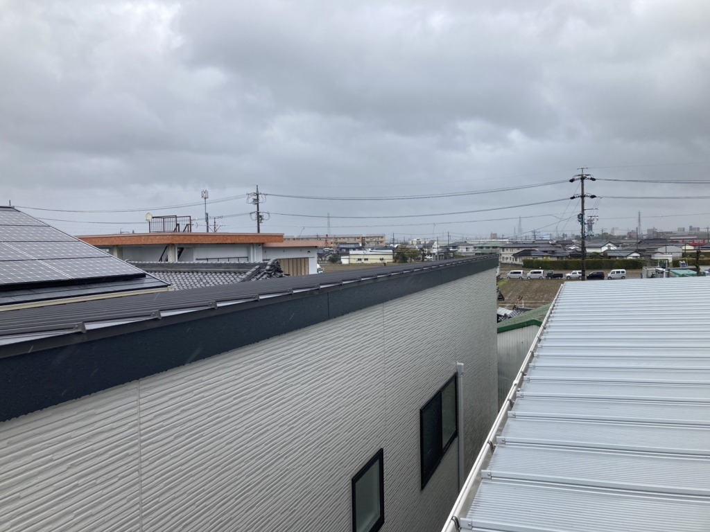 安城市井杭山町の新築でパラペットを利用した目立ちにくい地デジアンテナ工事