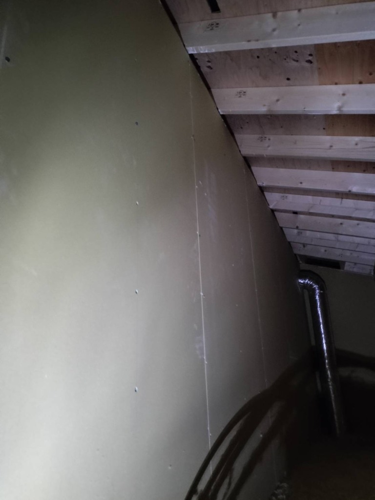 木更津市清見台南の新築で建物の外観が気にならない地デジ屋根裏アンテナ工事