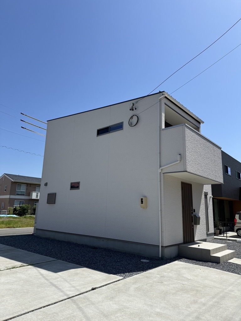 笠松町長池の新築で限られたスペースでの小型デザインアンテナ壁面工事