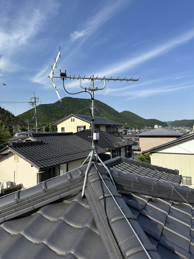岩倉市中本町の新築に見えない4K8K放送対応BSと地デジアンテナ屋根裏工事