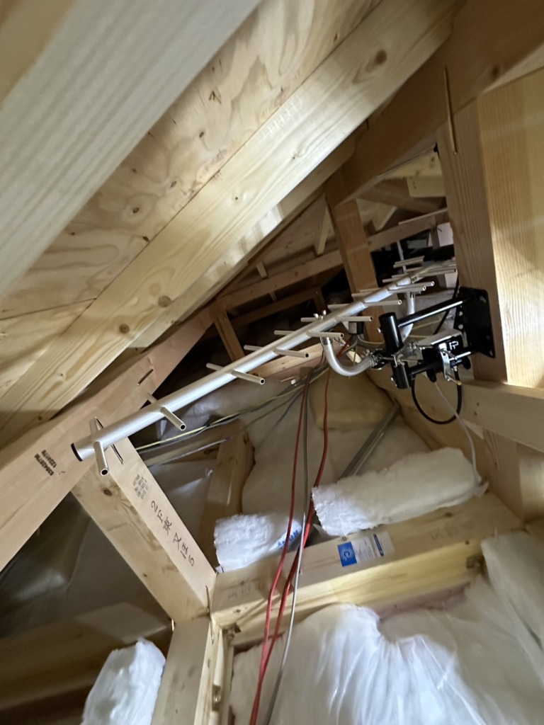 名古屋市港区津金の厳しい電波状況の新築での屋根裏アンテナ工事