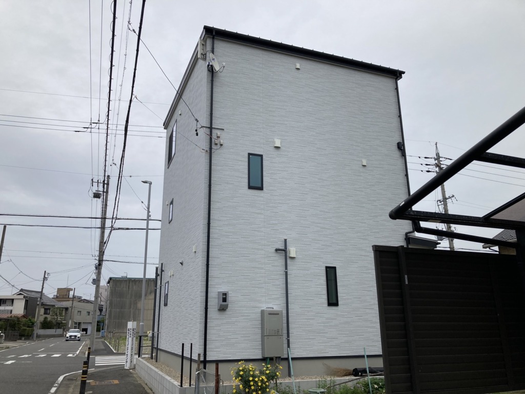 名古屋市熱田区一番の3階建て新築に4K8K対応BSと地上波デザインアンテナ工事