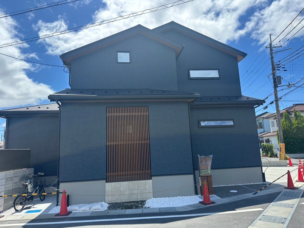 大津市比叡辻の新築に建物の外観が気にならない地上波デジタル放送 屋根裏アンテナ工事