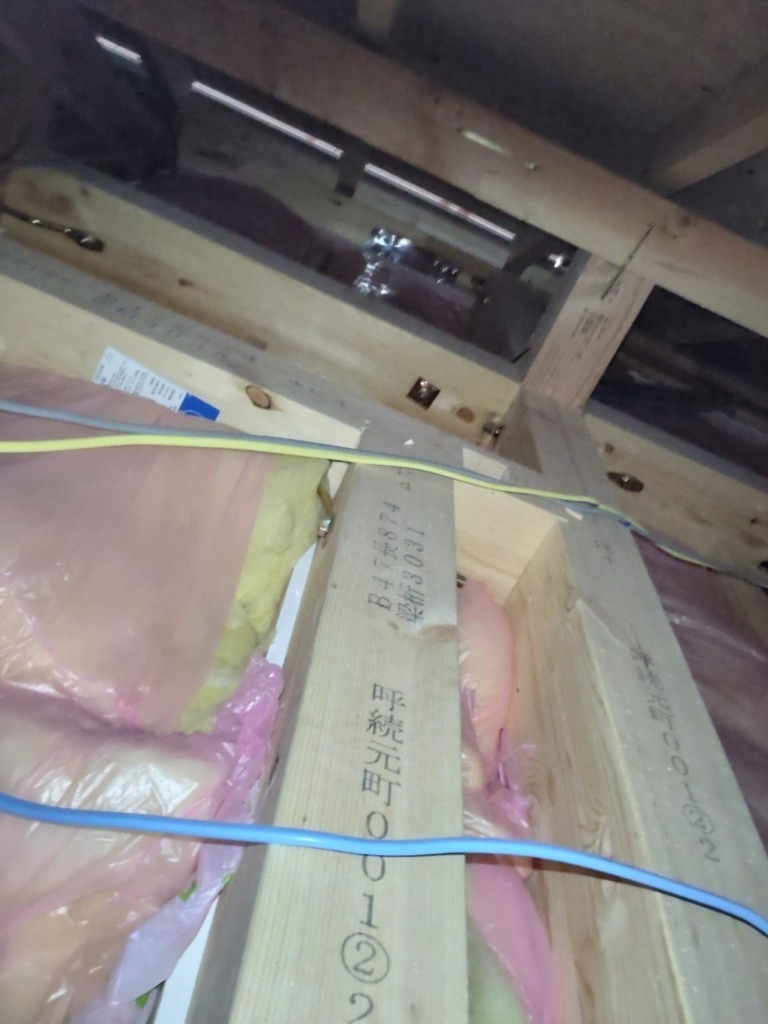 名古屋市南区呼続元町の3階建て新築での屋根裏での地デジアンテナ工事