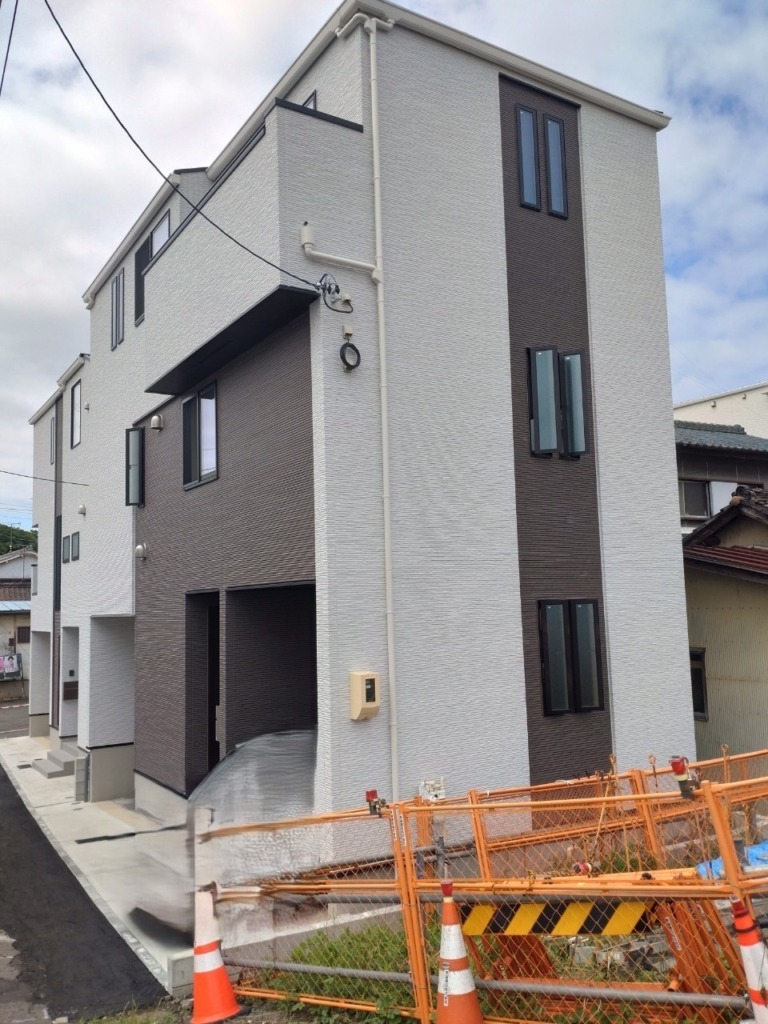 名古屋市南区呼続元町の3階建て新築での屋根裏での地デジアンテナ工事