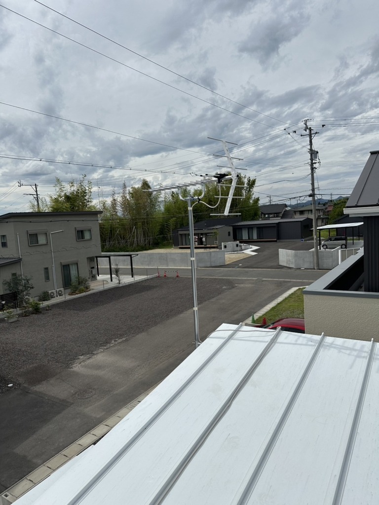 可児市下恵土の平屋住宅で八木式アンテナサイドベース工事
