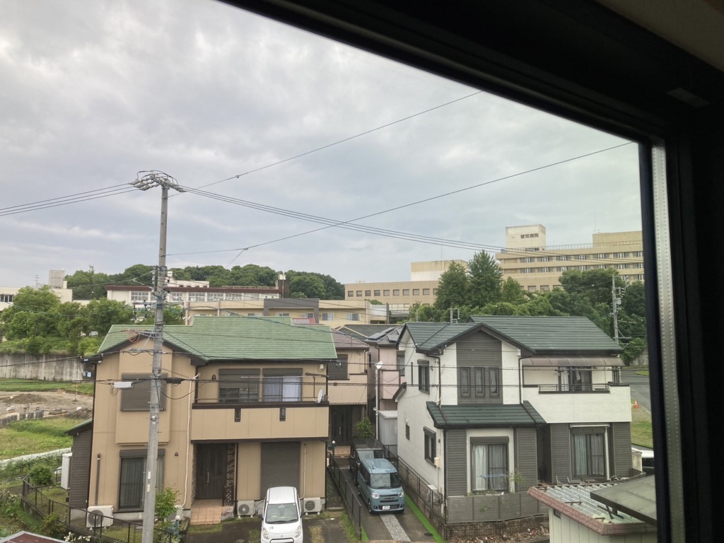岡崎市洞町の太陽光パネルがある軽量鉄骨造新築での屋根裏アンテナ工事