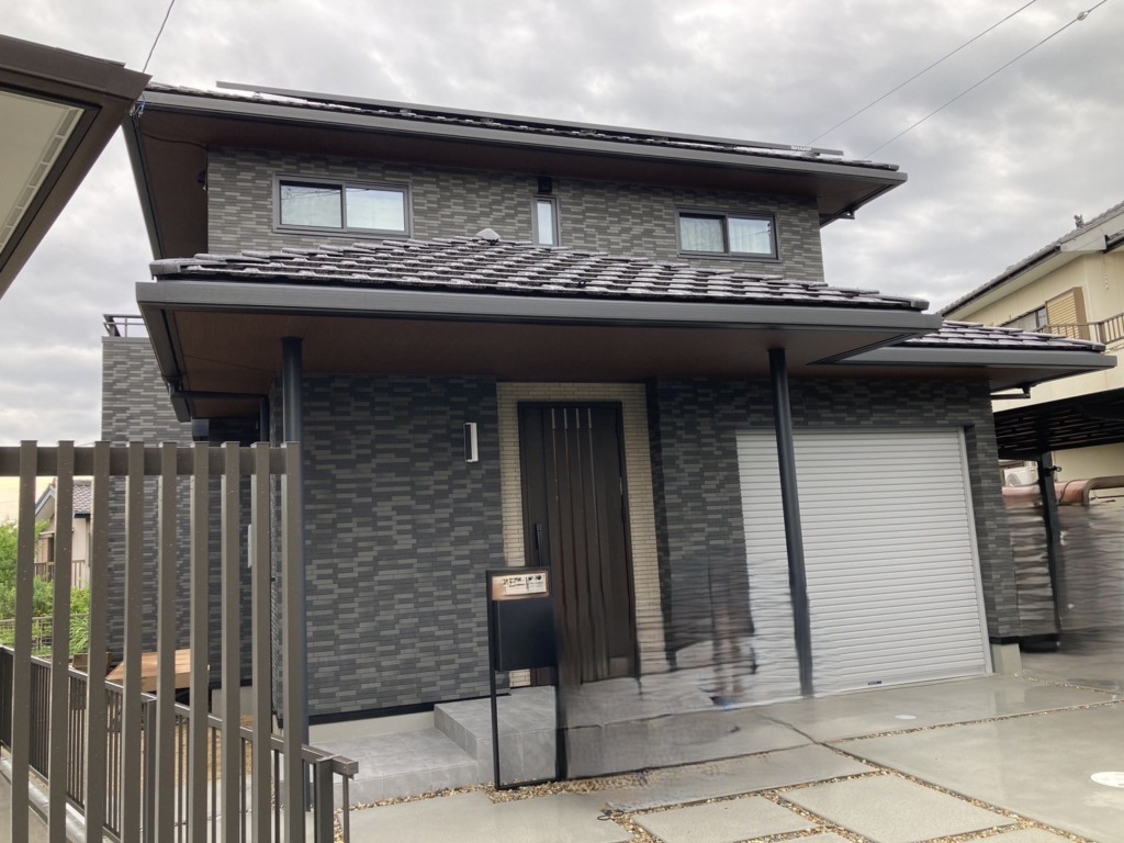 岡崎市洞町の太陽光パネルがある軽量鉄骨造新築での屋根裏アンテナ工事
