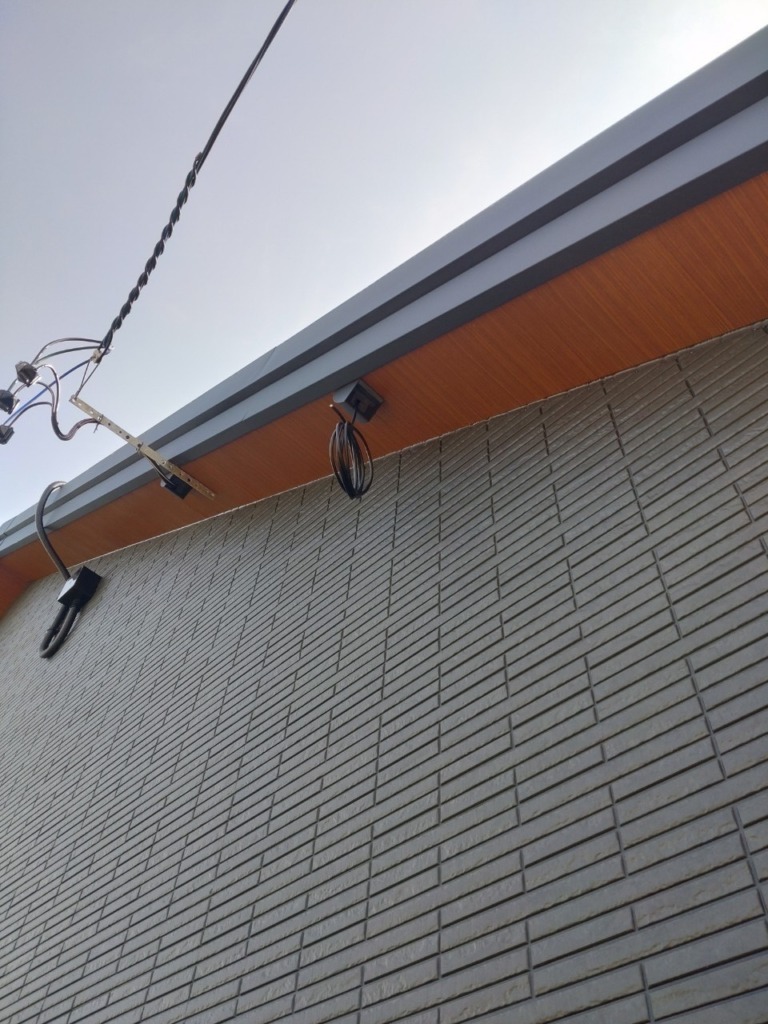 稲沢市平細工蔵町の太陽光パネルがある平屋新築に安定受信目的の八木式アンテナ工事