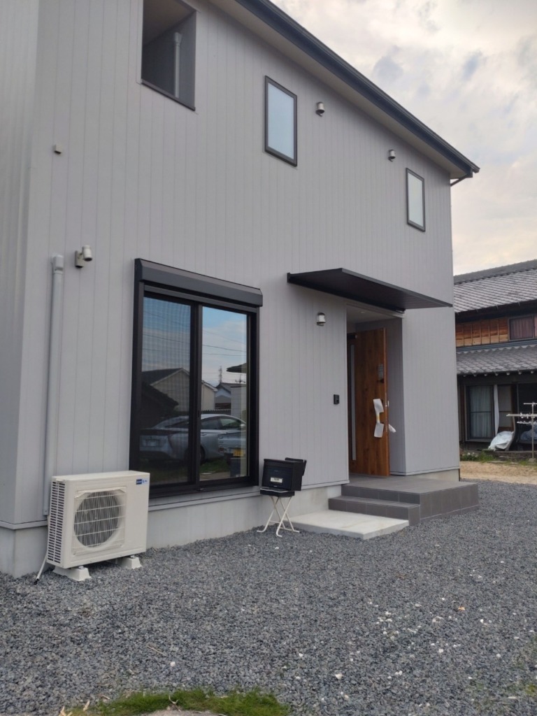 東郷町諸輪の光仕様の新築でのデザインアンテナ壁面工事
