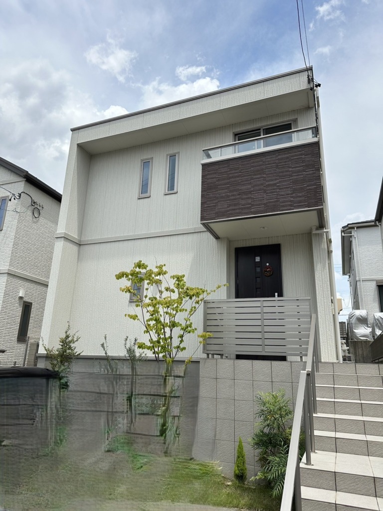 日進市米野木台の既存住宅で小型のデザインアンテナ壁面工事