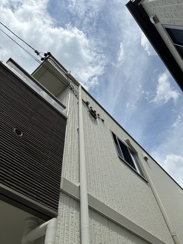 日進市米野木台の既存住宅で小型のデザインアンテナ壁面工事