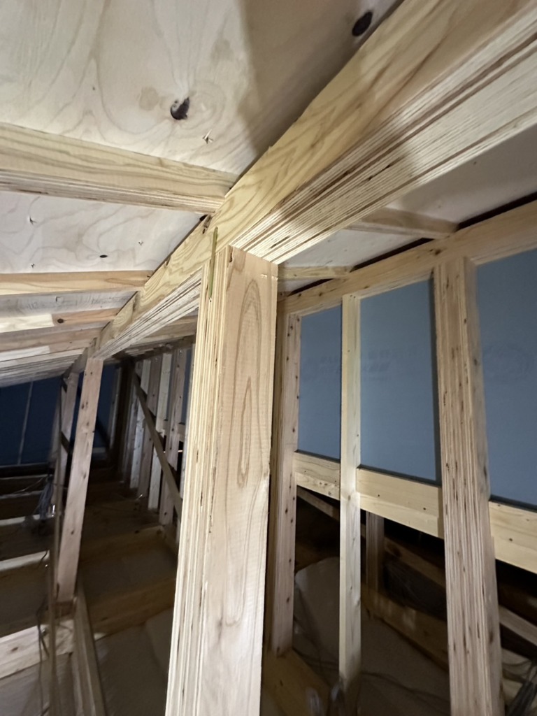 美濃加茂市本郷町の平屋新築に外から見えない屋根裏アンテナ工事