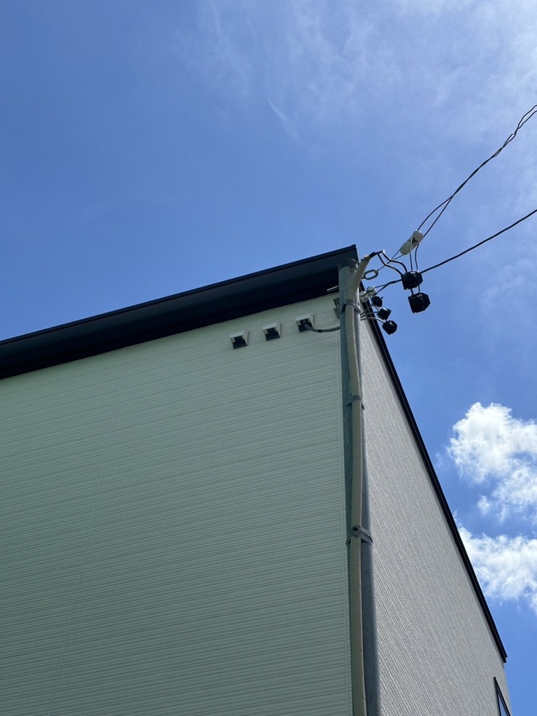 北名古屋市鹿田の光仕様住宅にデザインアンテナ壁面工事