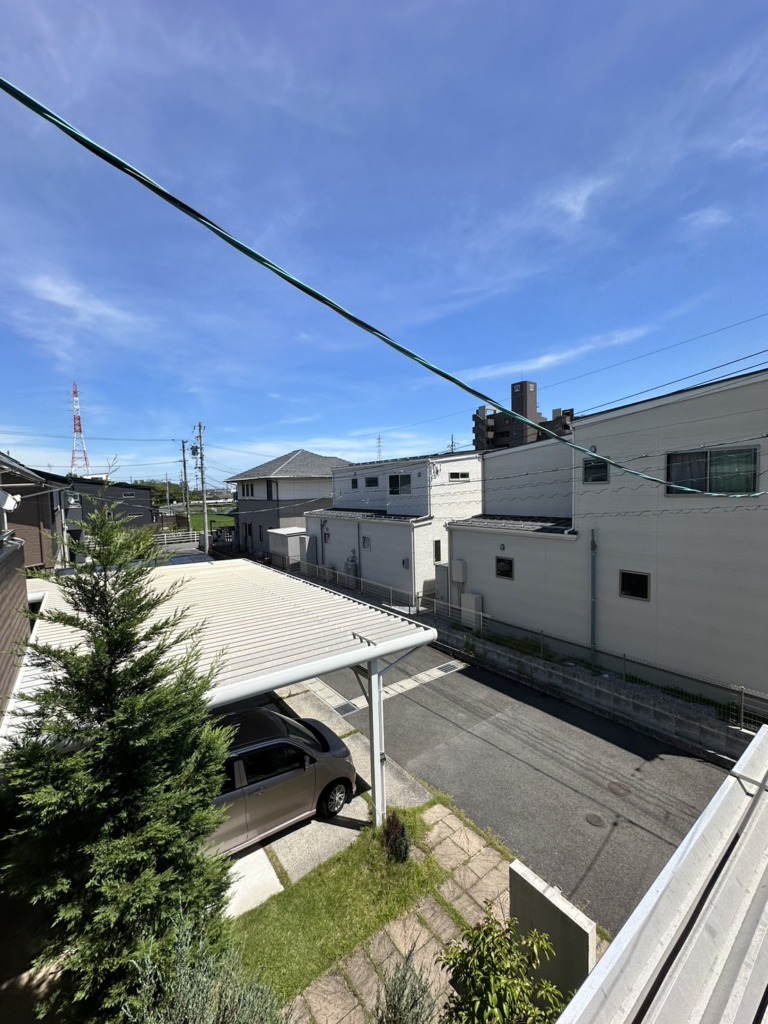 大垣市加賀野で地デジ受信不良により屋根裏アンテナへの交換工事