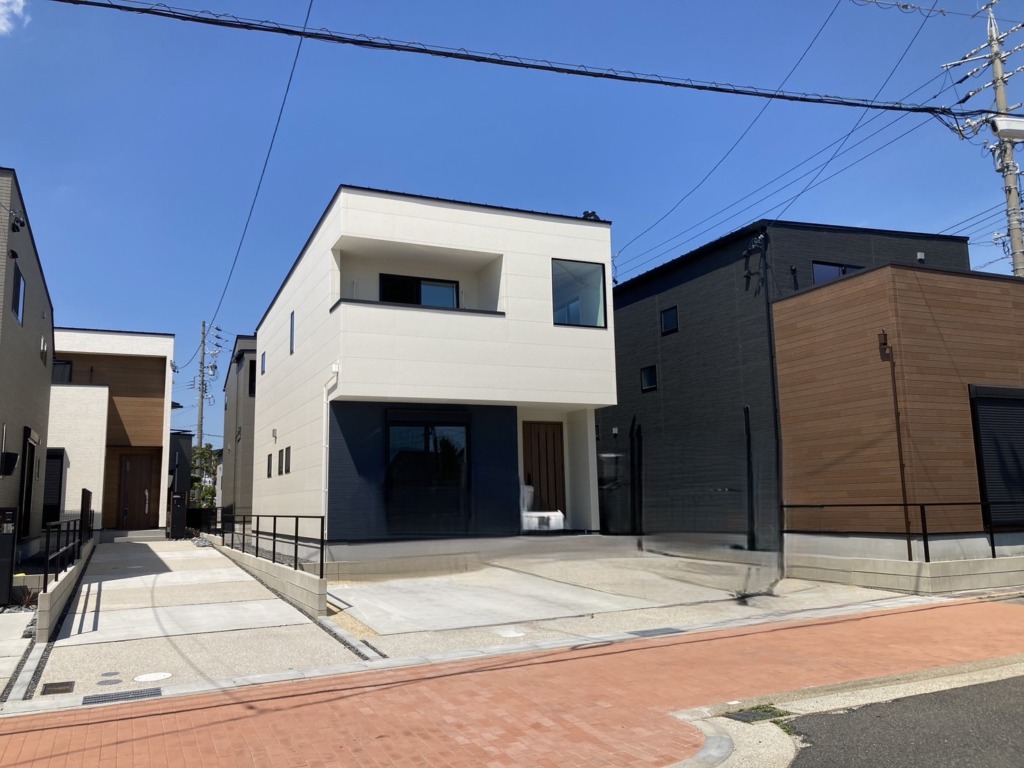 名古屋市名東区大針の光仕様の新築に4K8K対応BSと小型地デジアンテナ工事