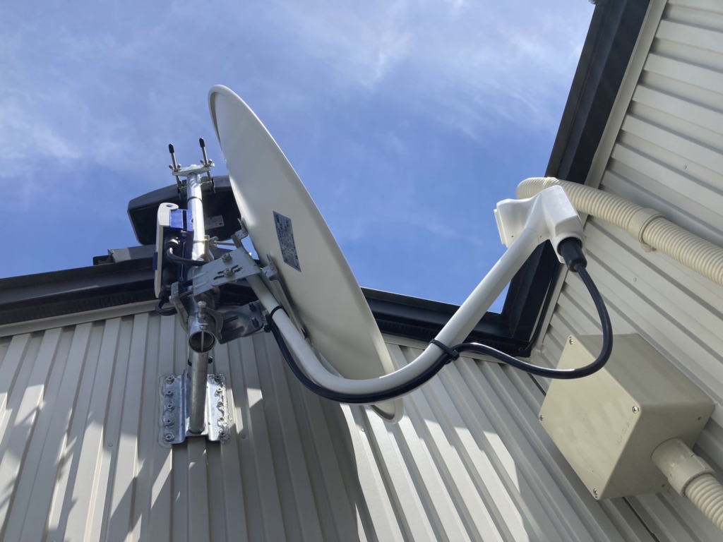 春日井市味美白山町の太陽光パネルがあるガルバリウム外壁新築でのテレビアンテナ工事