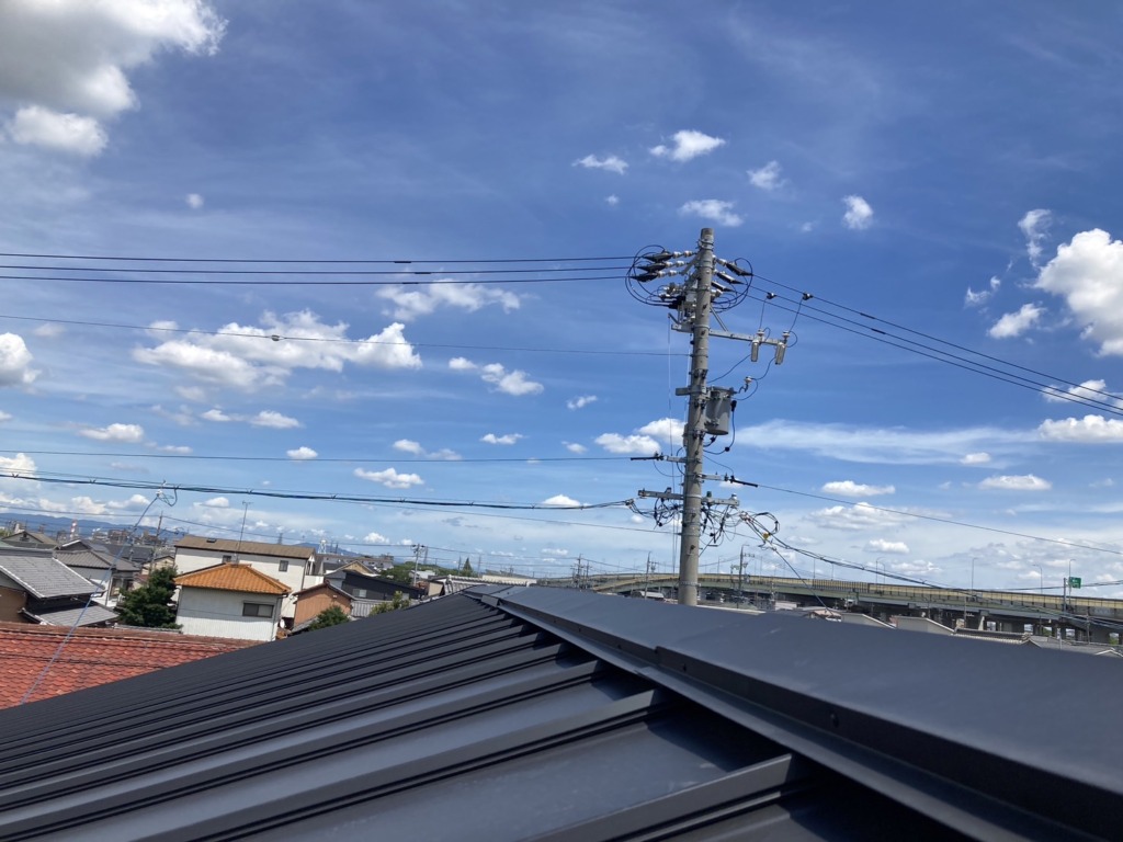 春日井市味美白山町の太陽光パネルがあるガルバリウム外壁新築でのテレビアンテナ工事